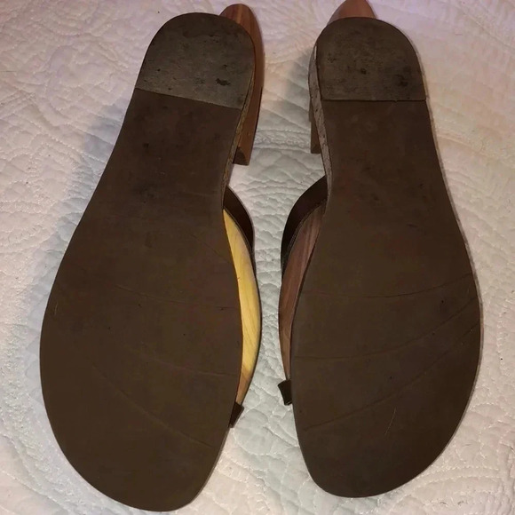 Eddie Bauer lovely leather thong sandals - Picture 3 of 5